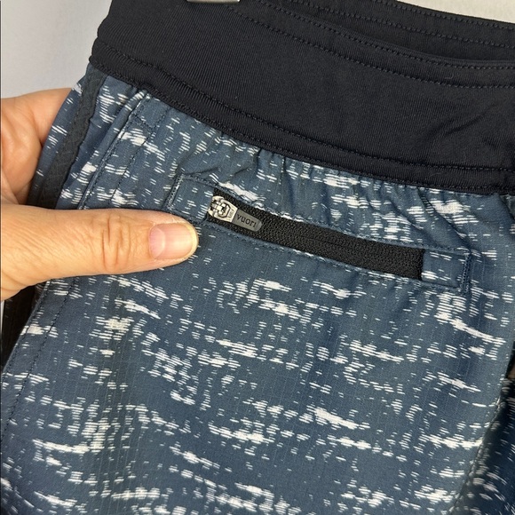 Vuori Stockton Athletic Shorts 6.5” Compression Liner Large Pockets Training - Picture 3 of 16